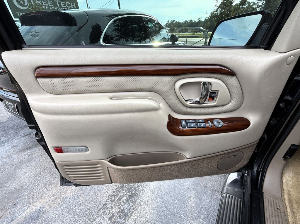 2000 Cadillac Escalade Image 23