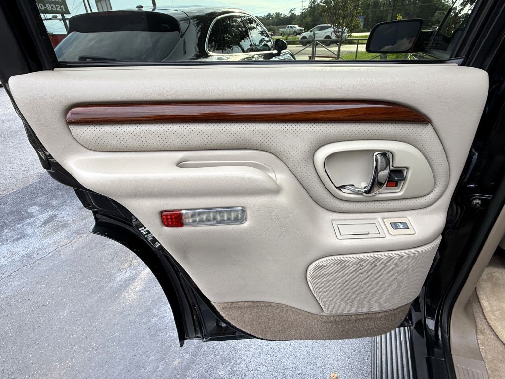 2000 Cadillac Escalade Image 24