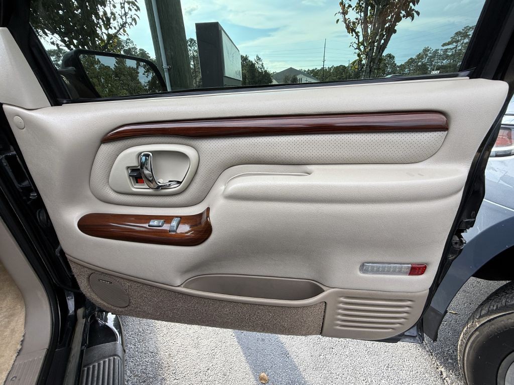 2000 Cadillac Escalade Image 25