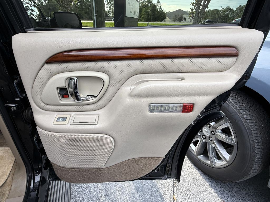 2000 Cadillac Escalade Image 26