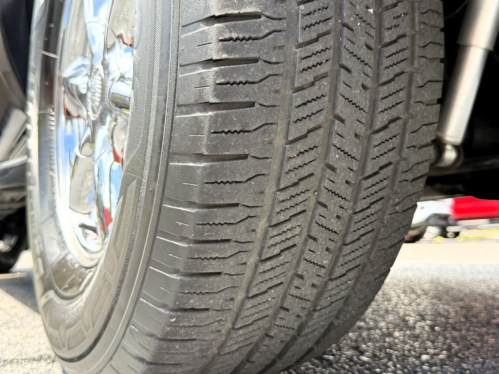 2000 Cadillac Escalade Image 29