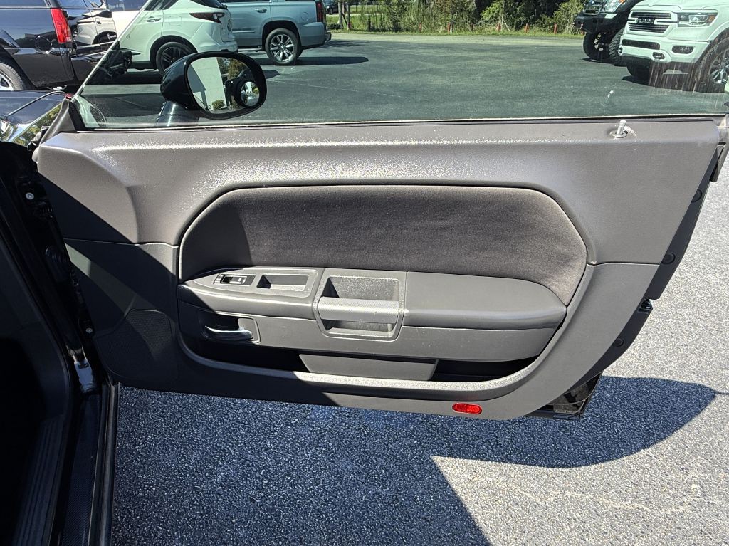 2014 Dodge Challenger Image 23