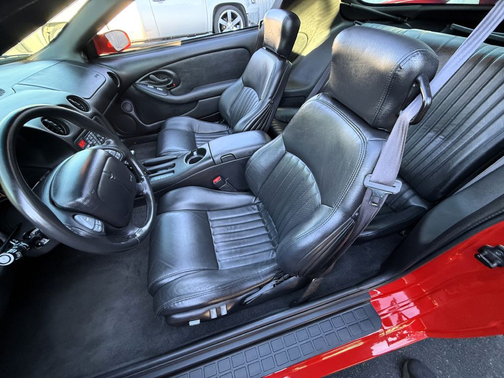 2001 Pontiac Firebird Image 17