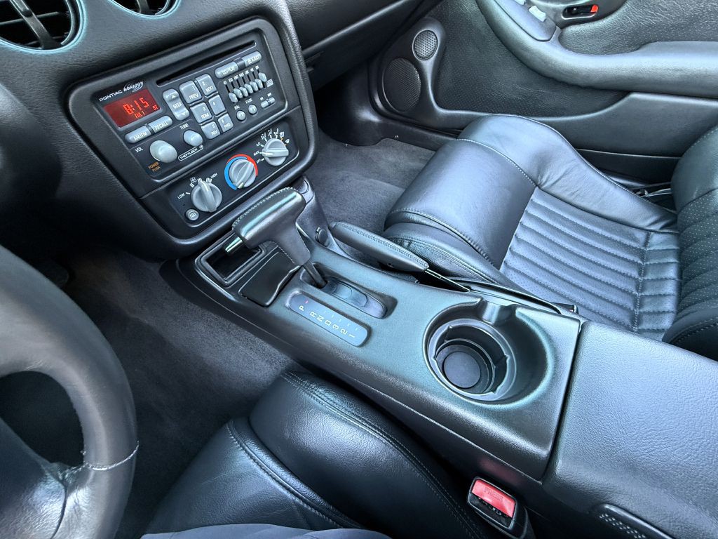 2001 Pontiac Firebird Image 24