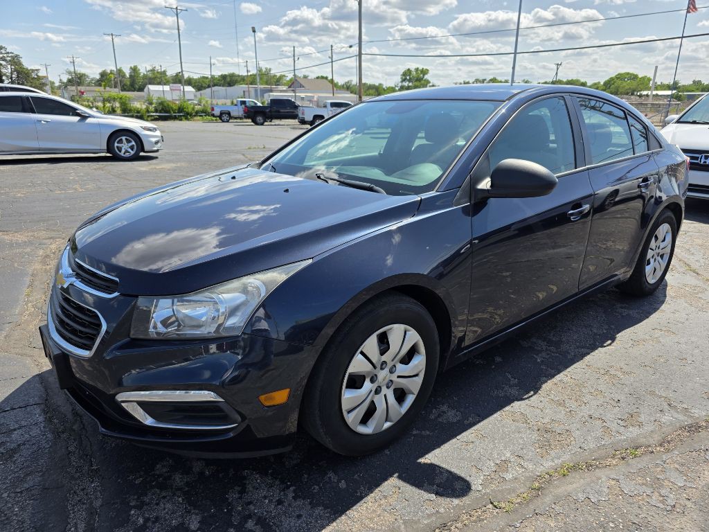 2015 Chevrolet Cruze Image 2