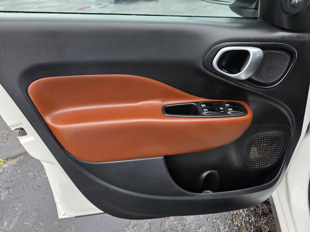2014 FIAT 500L Image 7