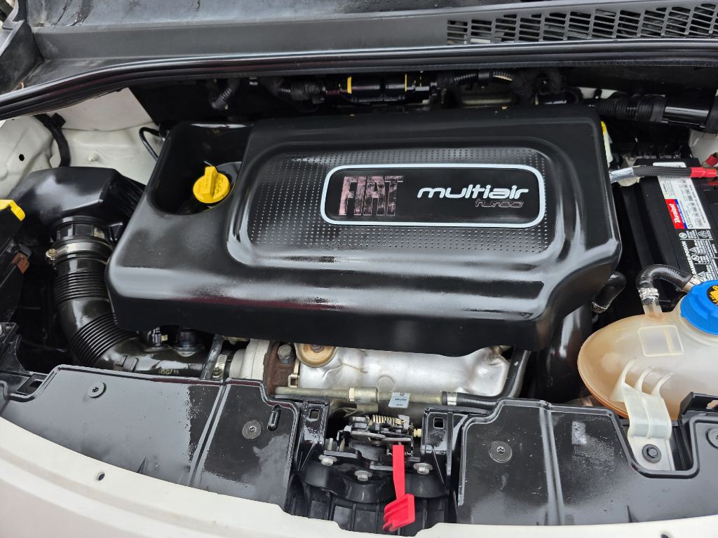 2014 FIAT 500L Image 11