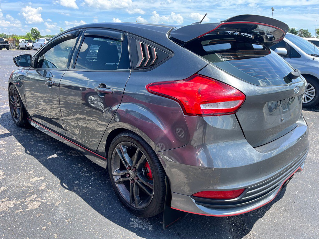 2016 Ford Focus Image 6