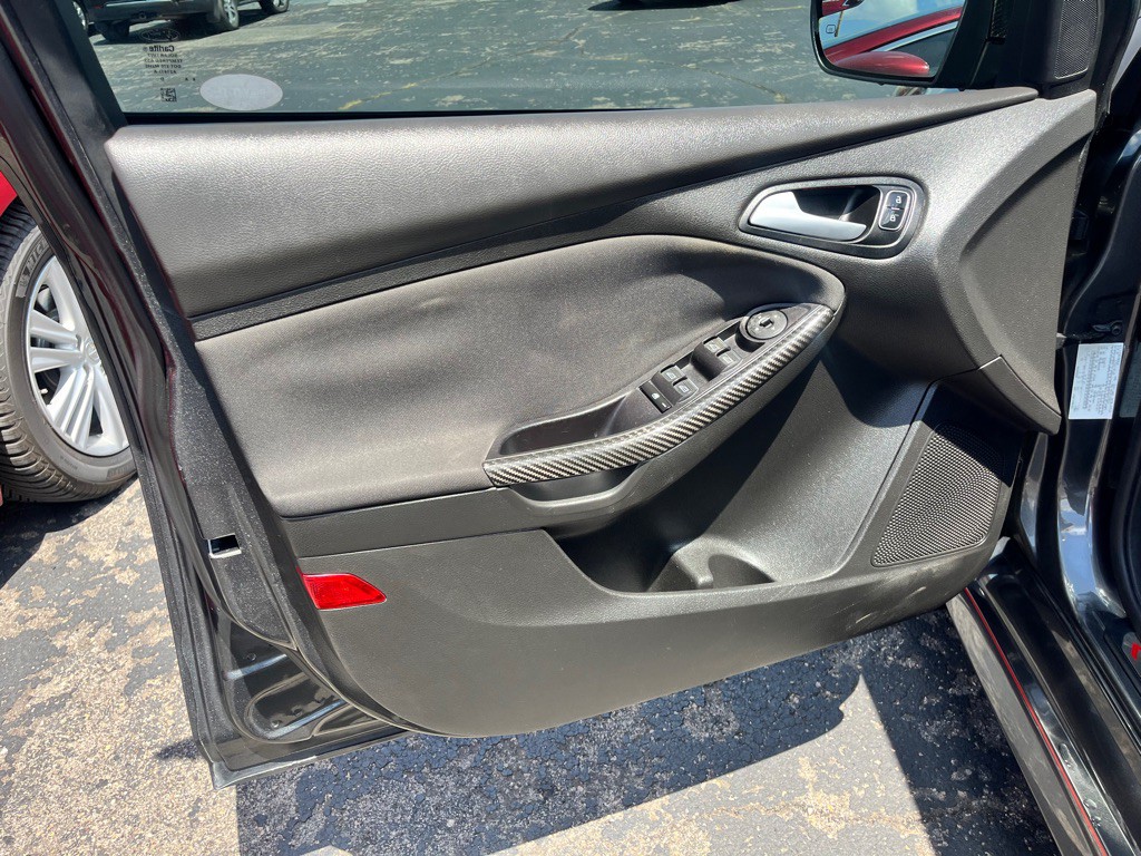 2016 Ford Focus Image 7