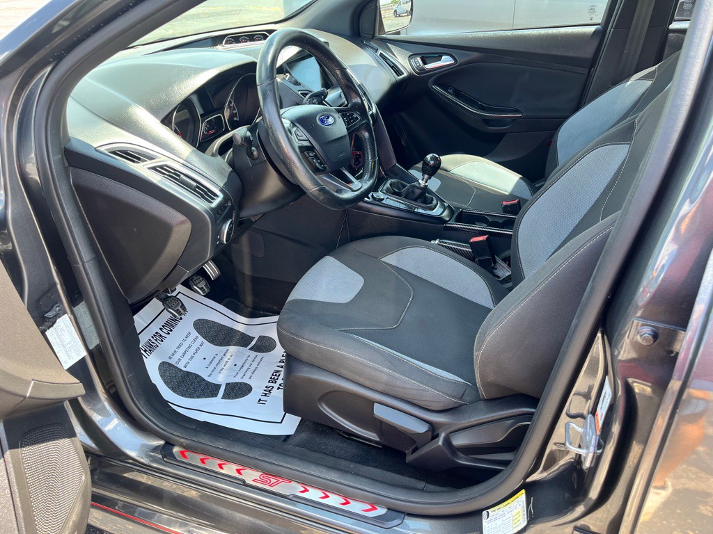 2016 Ford Focus Image 8
