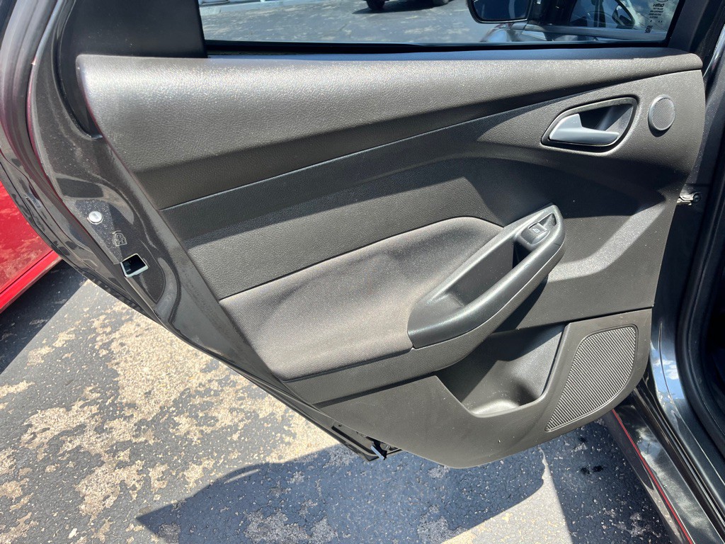 2016 Ford Focus Image 9