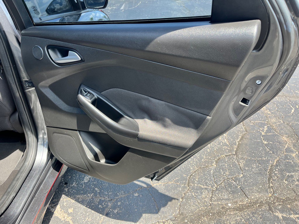 2016 Ford Focus Image 13