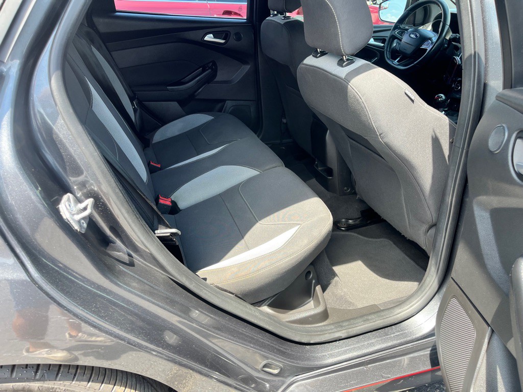 2016 Ford Focus Image 14