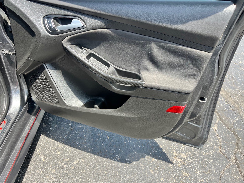 2016 Ford Focus Image 15