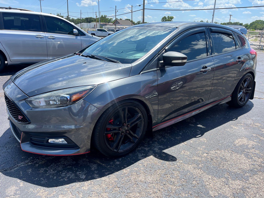 2016 Ford Focus Image 2