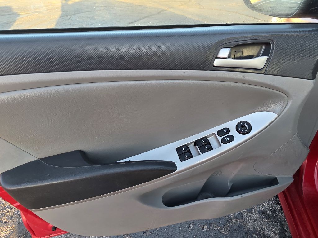 2014 Hyundai Accent Image 10