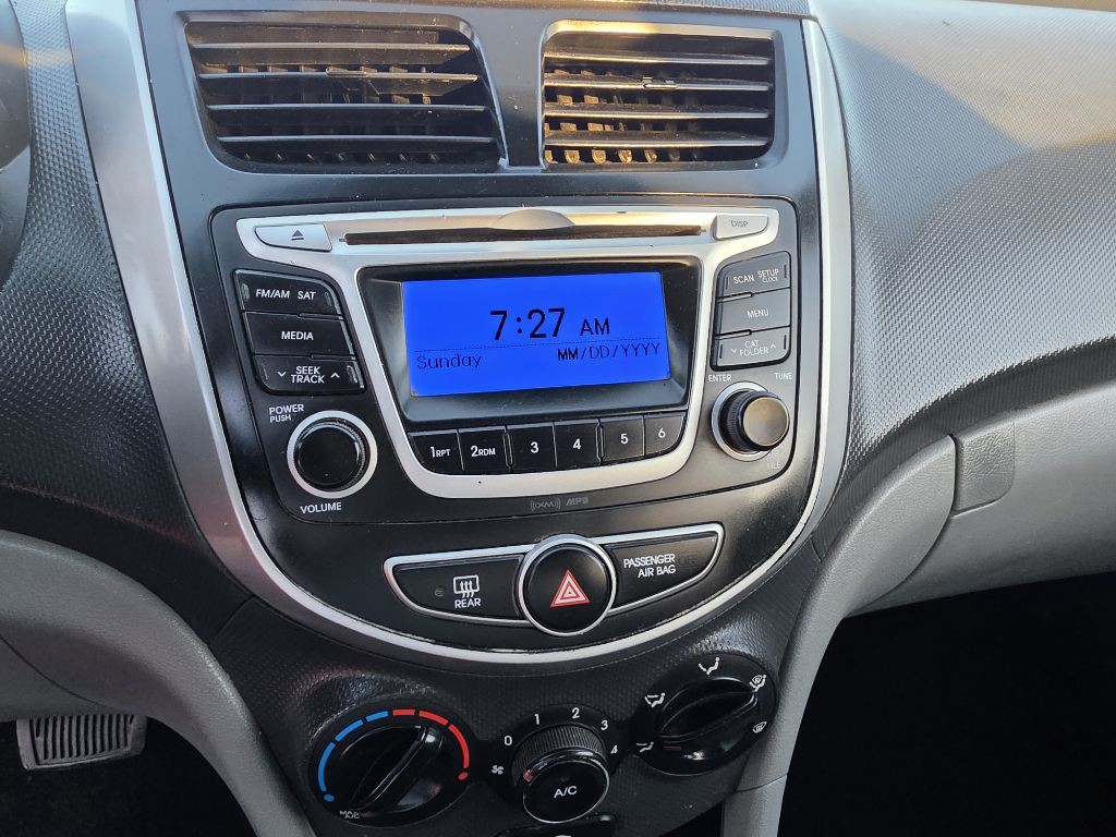 2014 Hyundai Accent Image 13