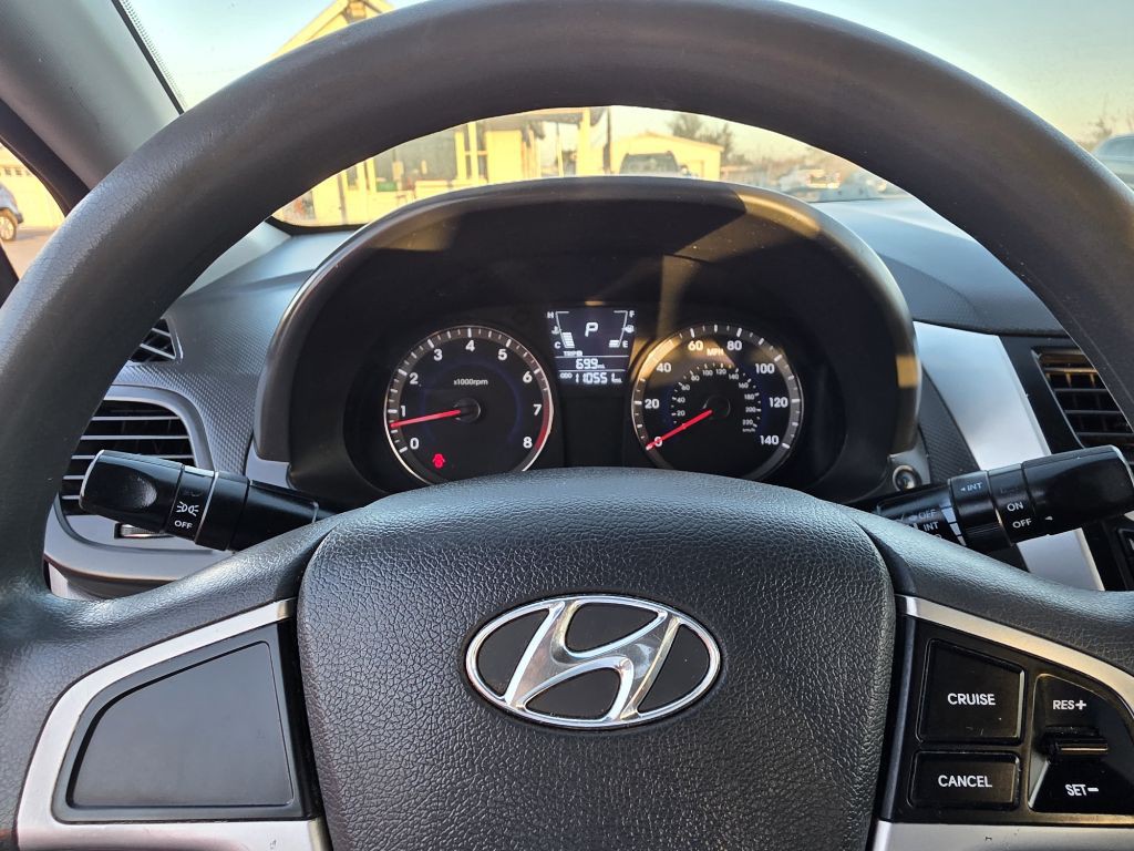 2014 Hyundai Accent Image 14