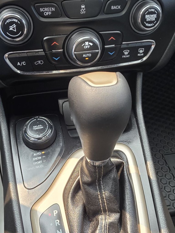 2014 Jeep Cherokee Image 18