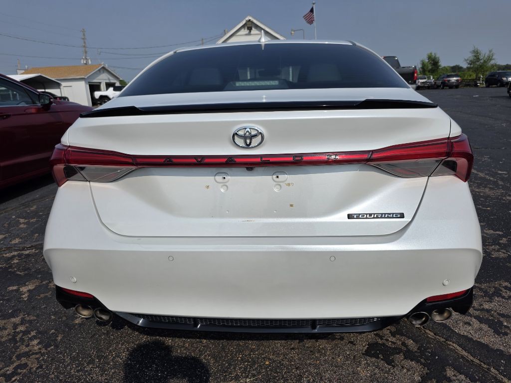 2019 Toyota Avalon Image 2