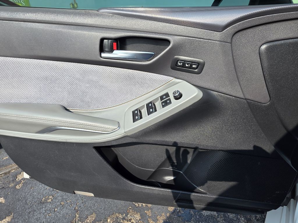 2019 Toyota Avalon Image 15