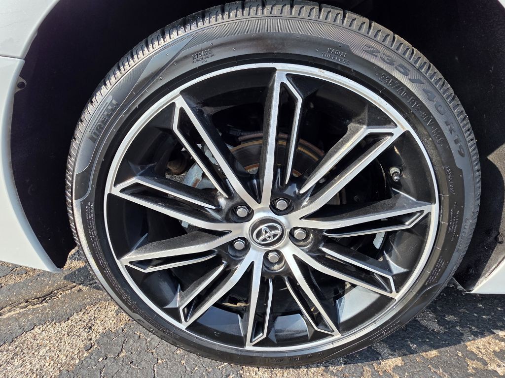 2019 Toyota Avalon Image 16