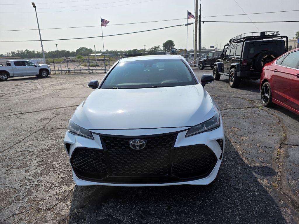2019 Toyota Avalon Image 2
