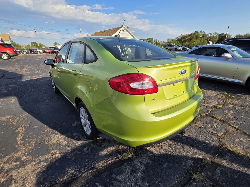 2011 Ford Fiesta Image 2