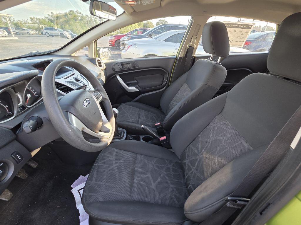 2011 Ford Fiesta Image 8