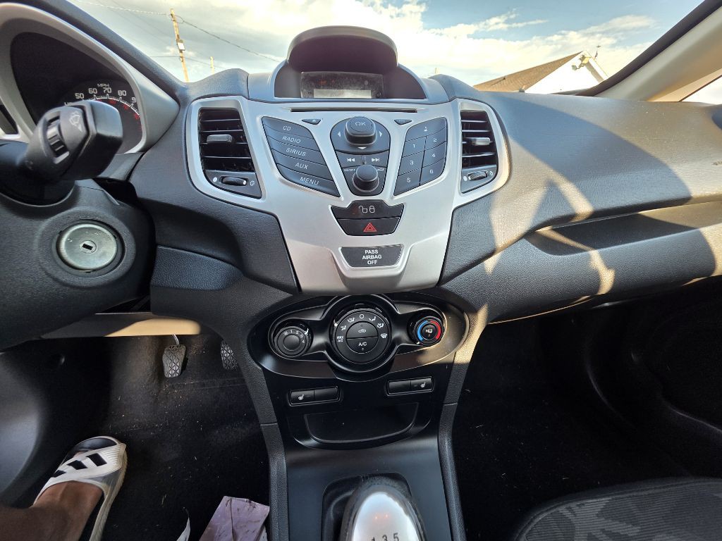 2011 Ford Fiesta Image 13