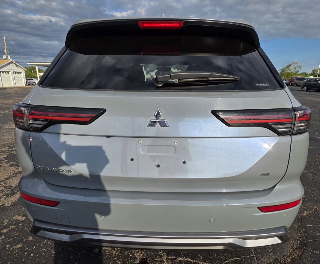 2025 Mitsubishi Outlander Image 4