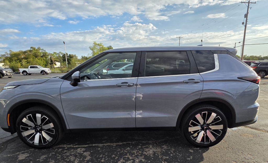 2025 Mitsubishi Outlander Image 5