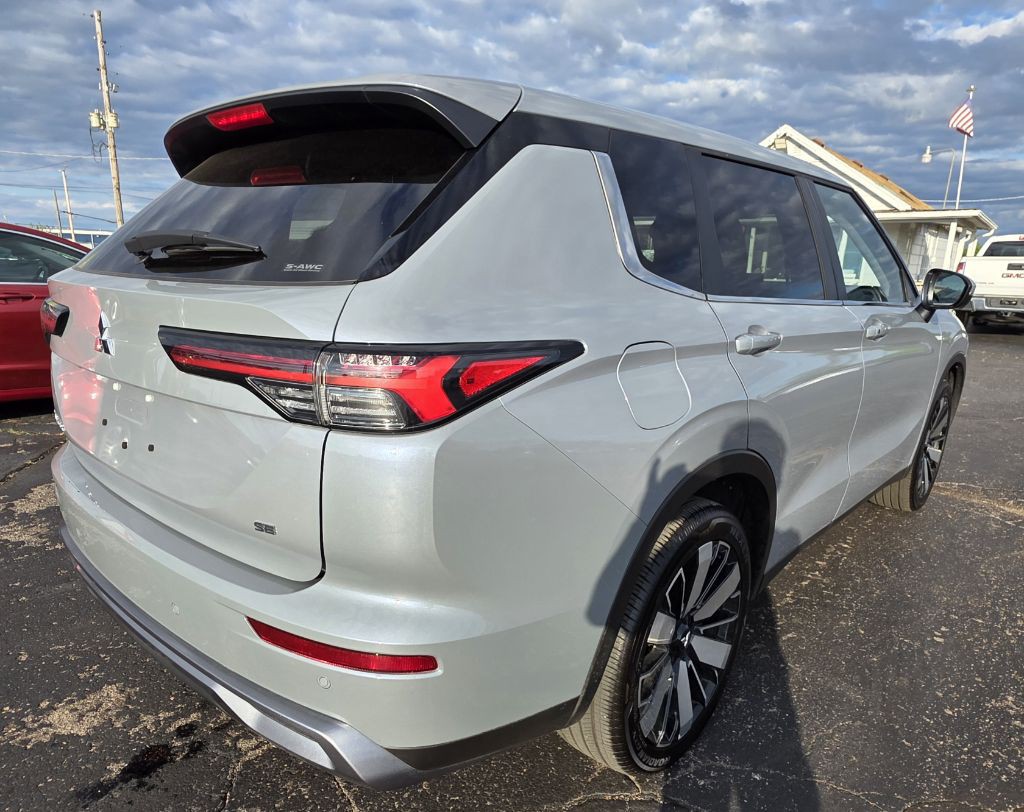 2025 Mitsubishi Outlander Image 6