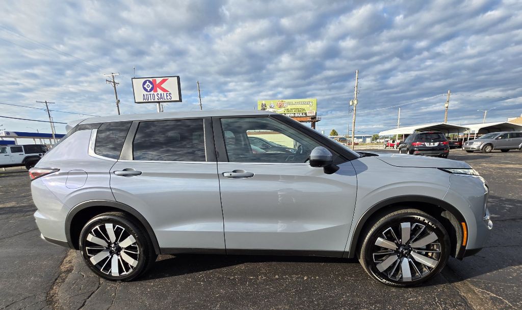 2025 Mitsubishi Outlander Image 9