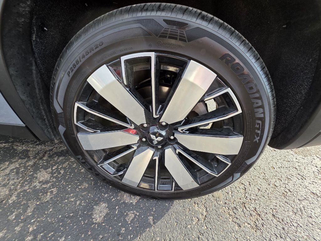 2025 Mitsubishi Outlander Image 11