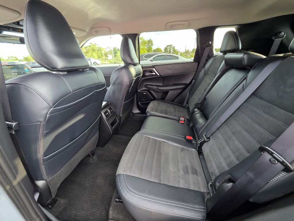 2025 Mitsubishi Outlander Image 12