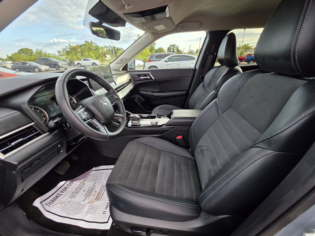 2025 Mitsubishi Outlander Image 14