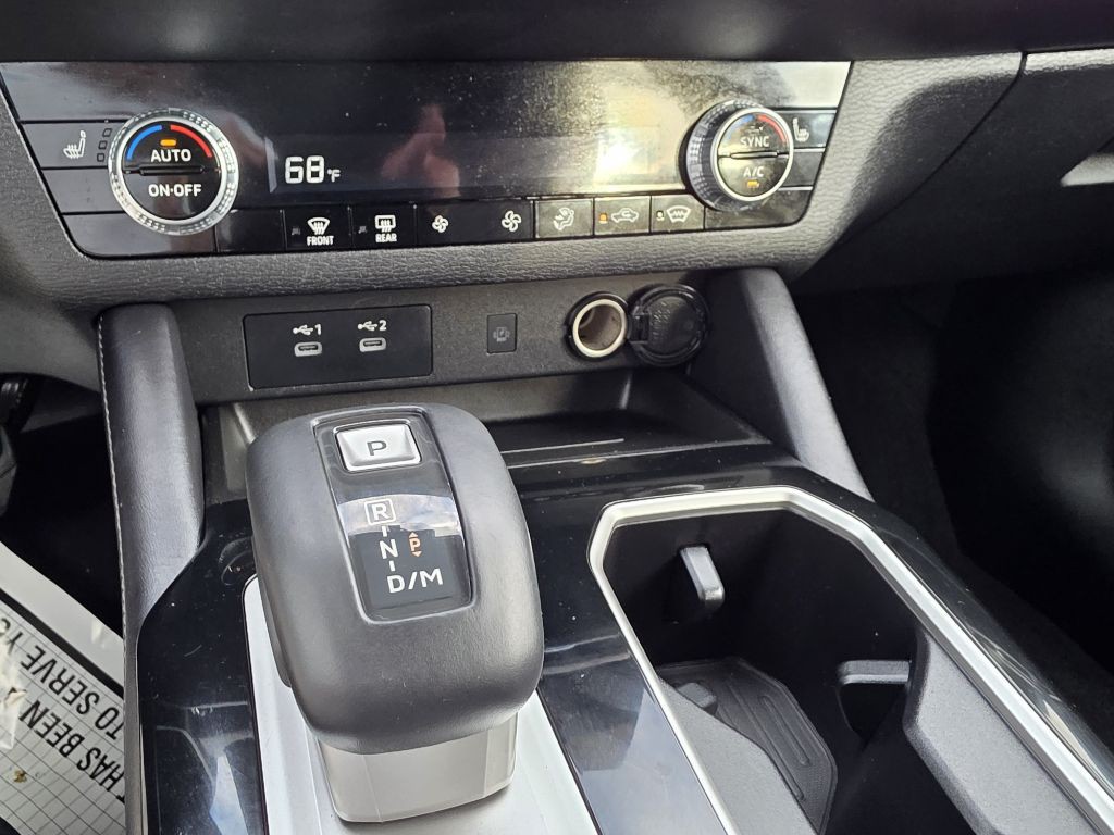 2025 Mitsubishi Outlander Image 16