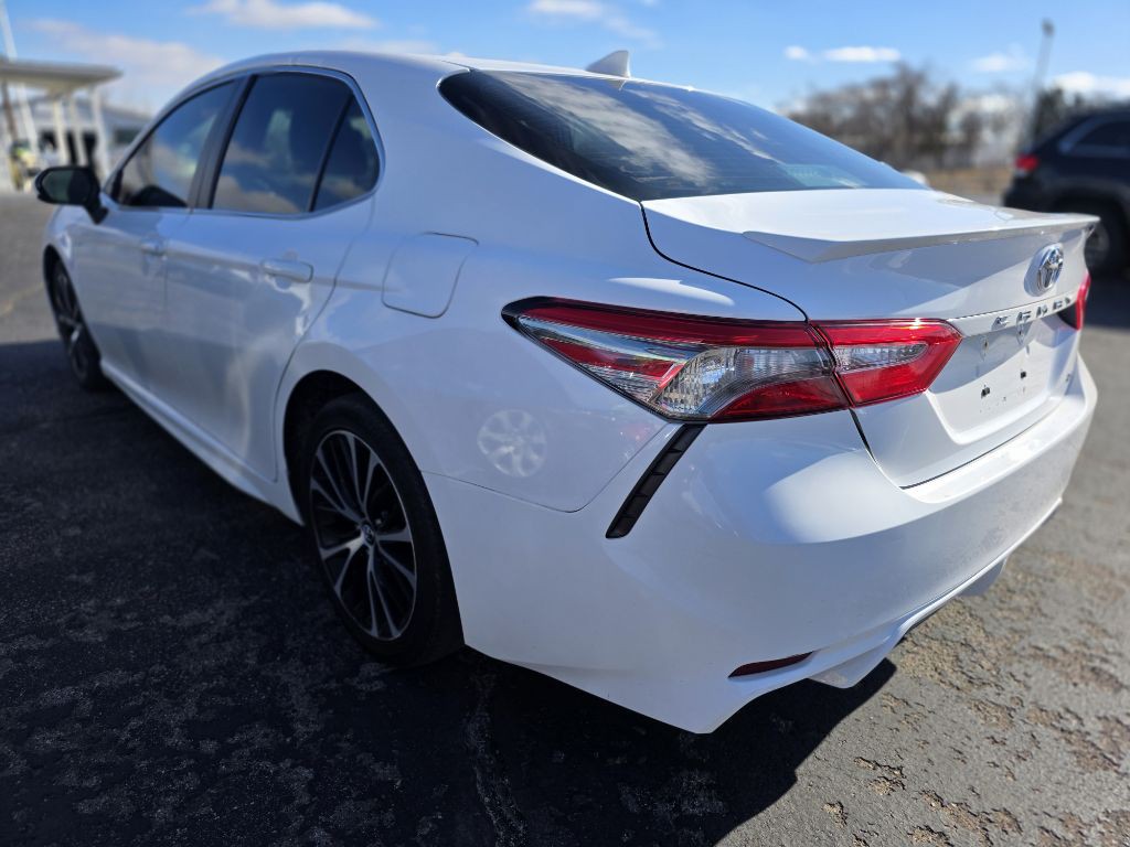 2019 Toyota Camry Image 3