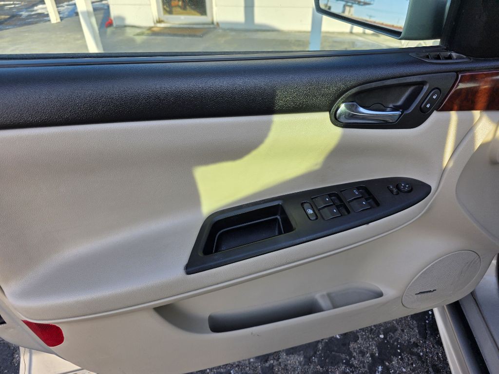 2010 Chevrolet Impala Image 12