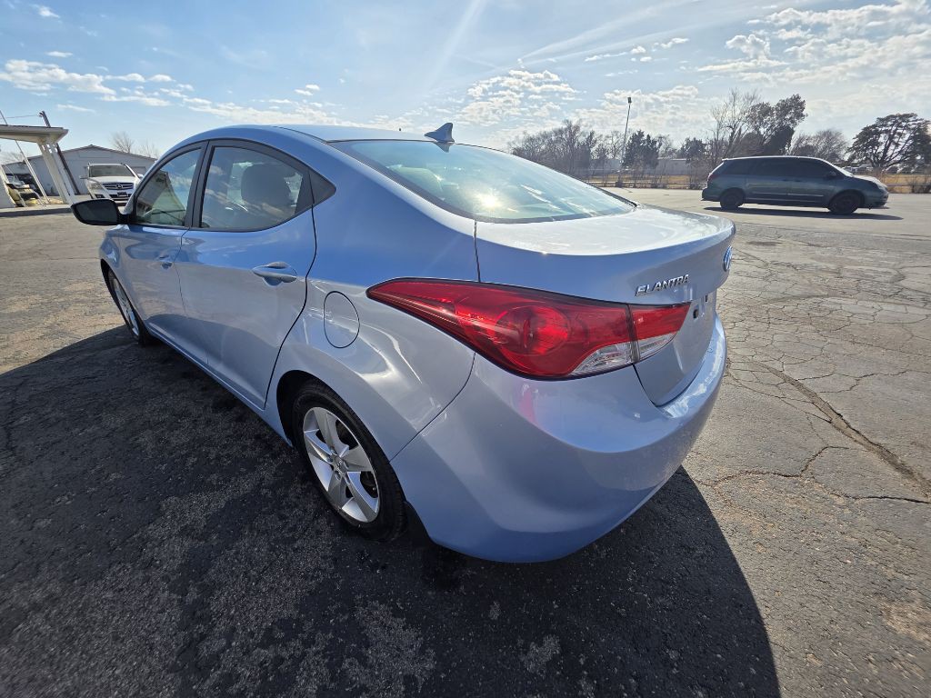 2013 Hyundai Elantra Image 1