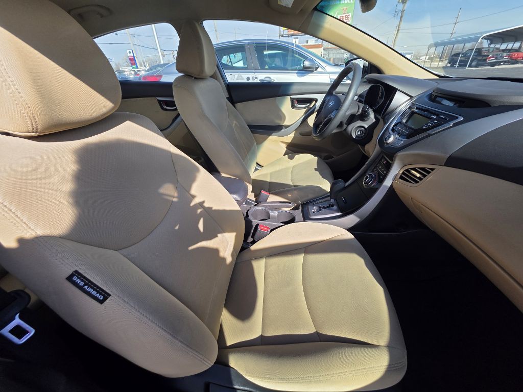 2013 Hyundai Elantra Image 8