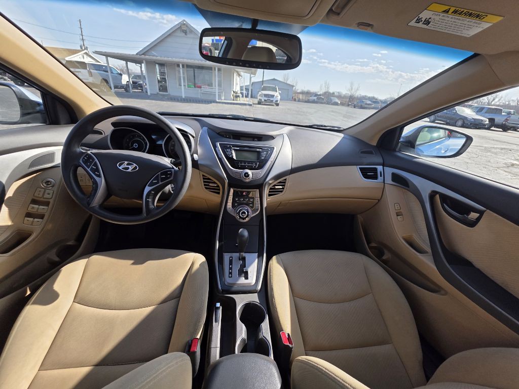 2013 Hyundai Elantra Image 10