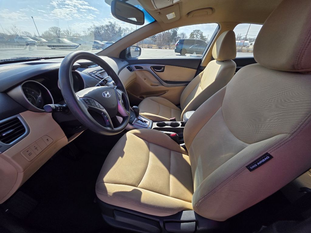 2013 Hyundai Elantra Image 12