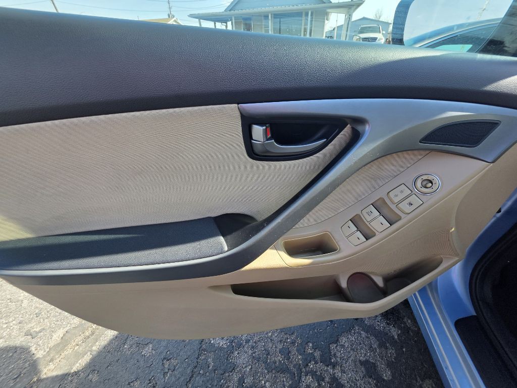 2013 Hyundai Elantra Image 13