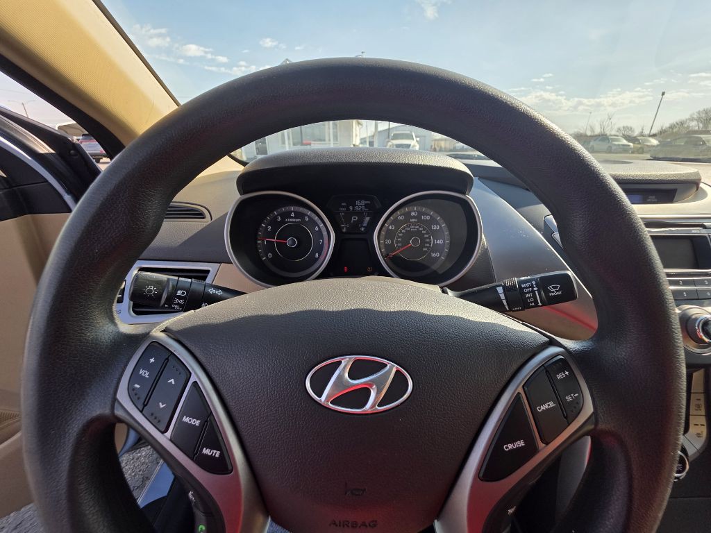 2013 Hyundai Elantra Image 14
