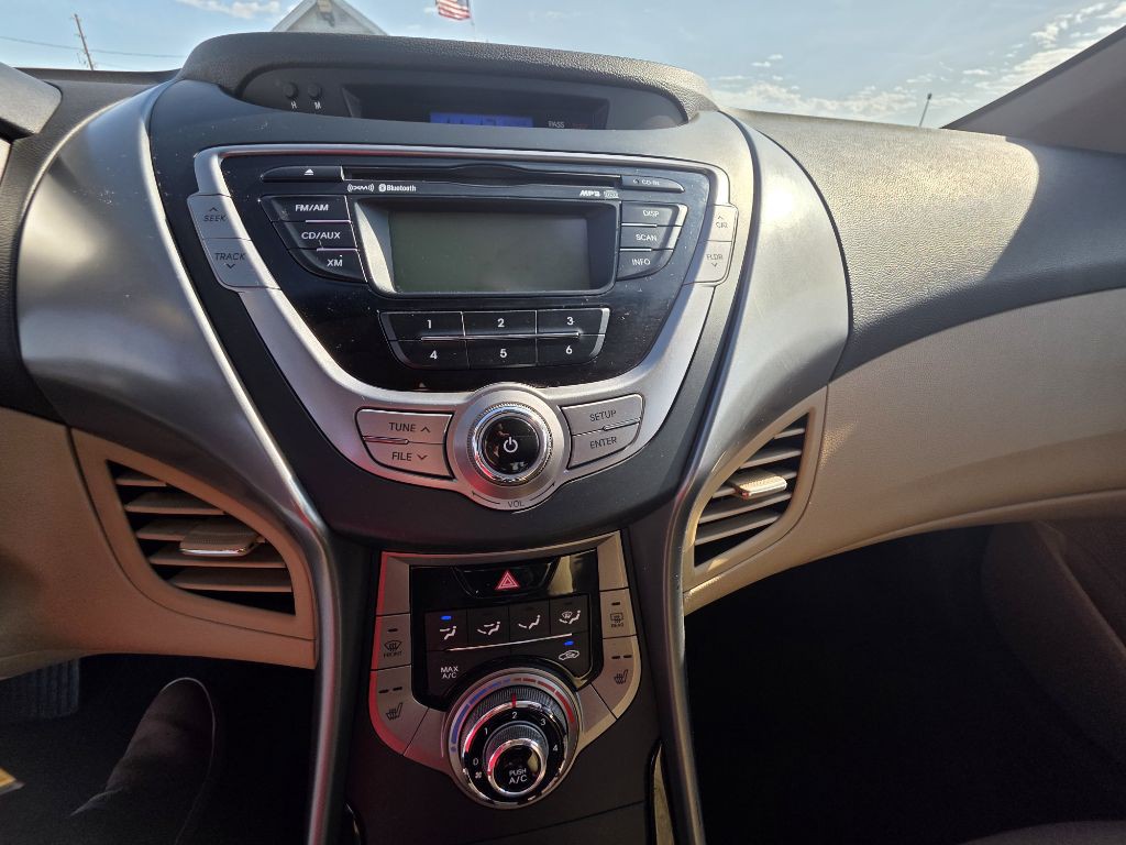 2013 Hyundai Elantra Image 15