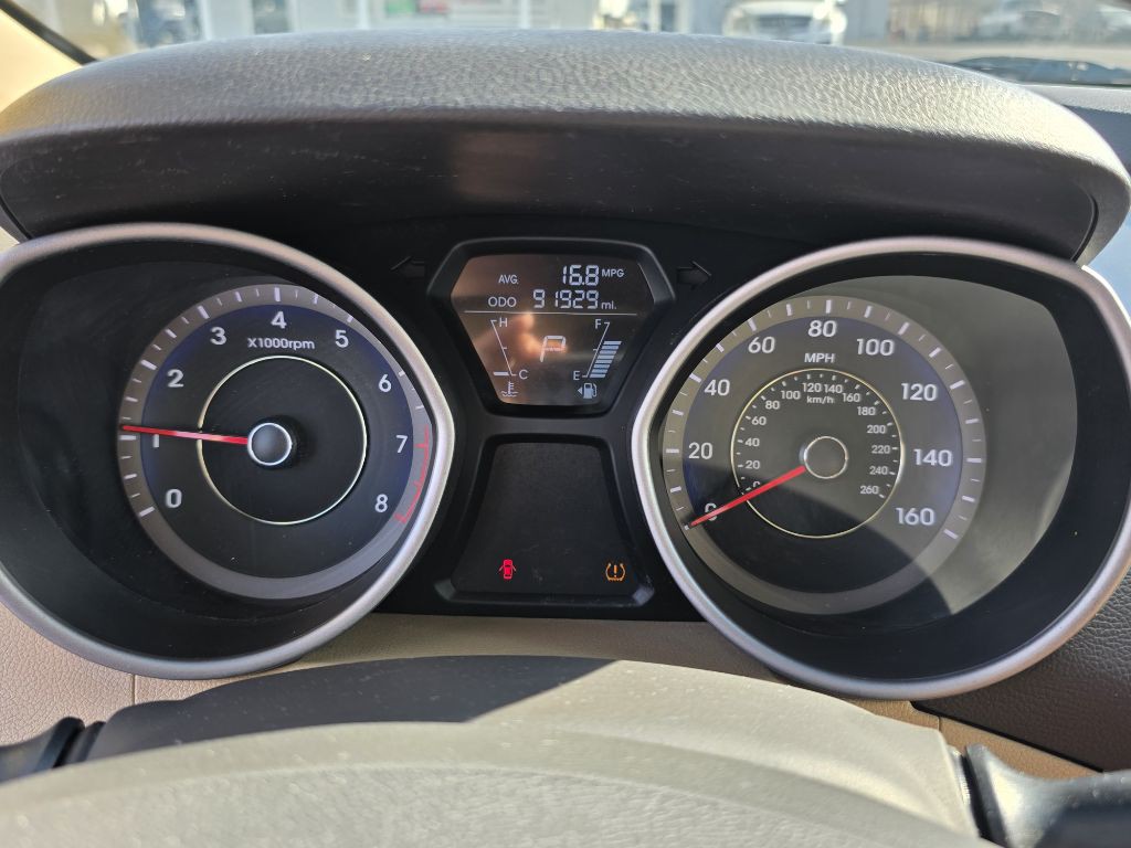 2013 Hyundai Elantra Image 16