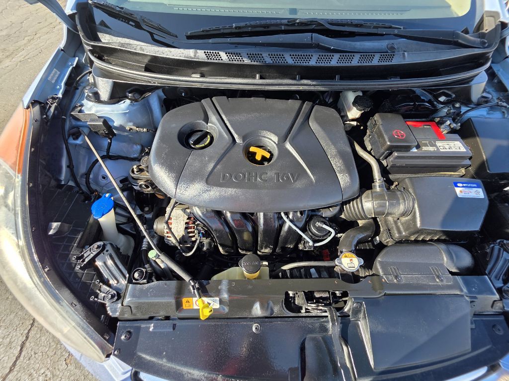 2013 Hyundai Elantra Image 17