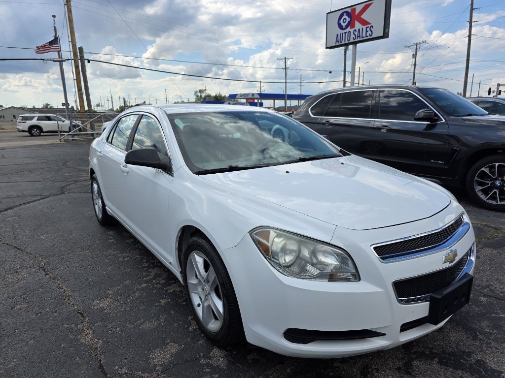 2013 Chevrolet Malibu Image 2